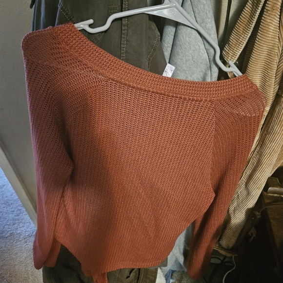 Rust colored sweater - Picture 3 of 3